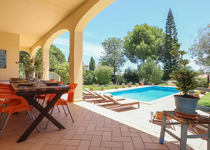 펜션 Casa Pepa-paca - Swiming Pool & Air Condition - - Sesmarias - By Bedzy *